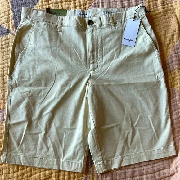 NWT Khaki Flat Front Shorts size 34 - Picture 1 of 4